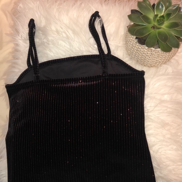 Crop top - Picture 2 of 3